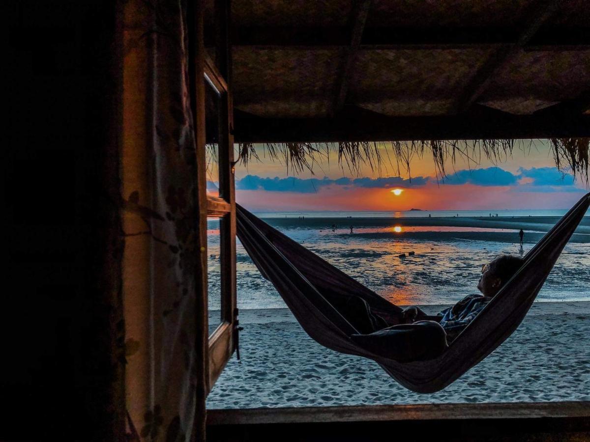 Castaway Beach Bungalows Шритану Экстерьер фото