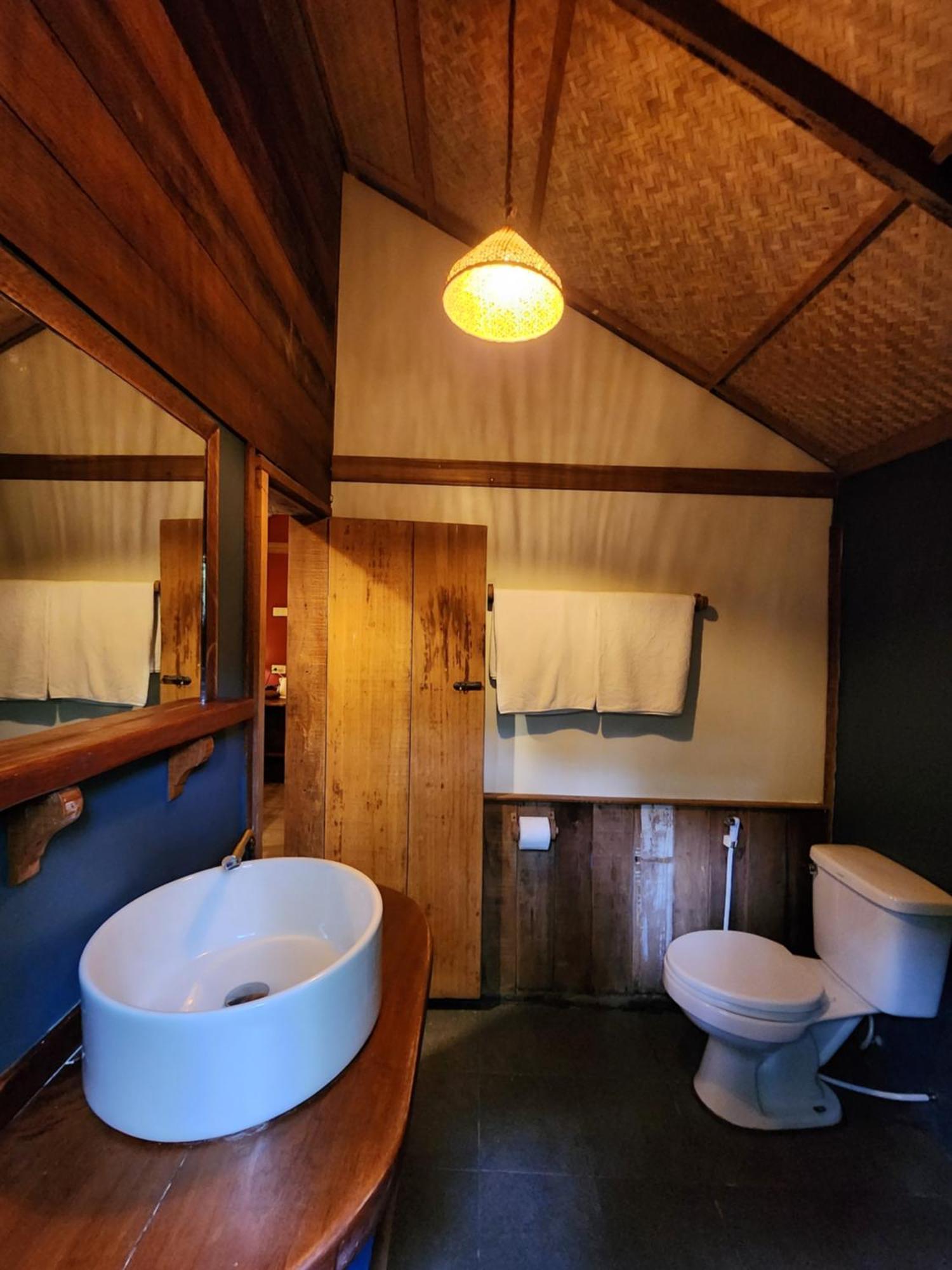 Castaway Beach Bungalows Шритану Экстерьер фото