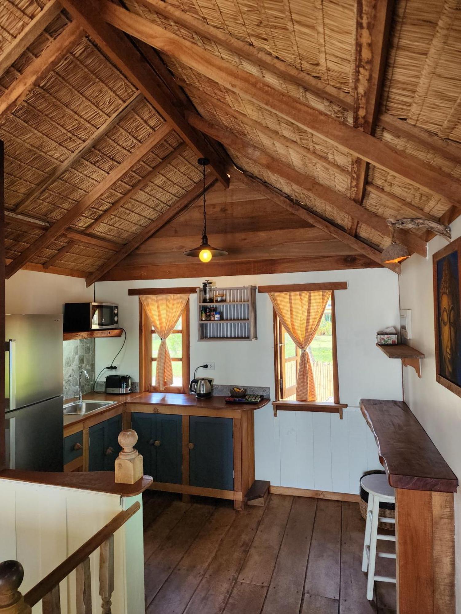 Castaway Beach Bungalows Шритану Экстерьер фото